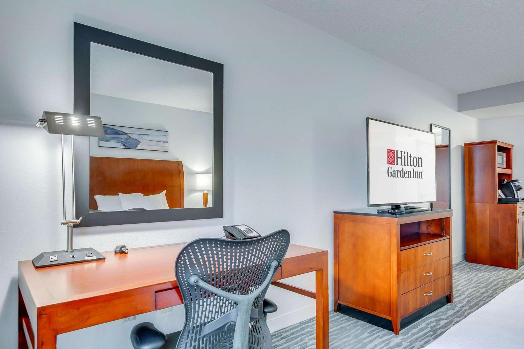 Hilton Garden Inn Louisville-Northeast Экстерьер фото