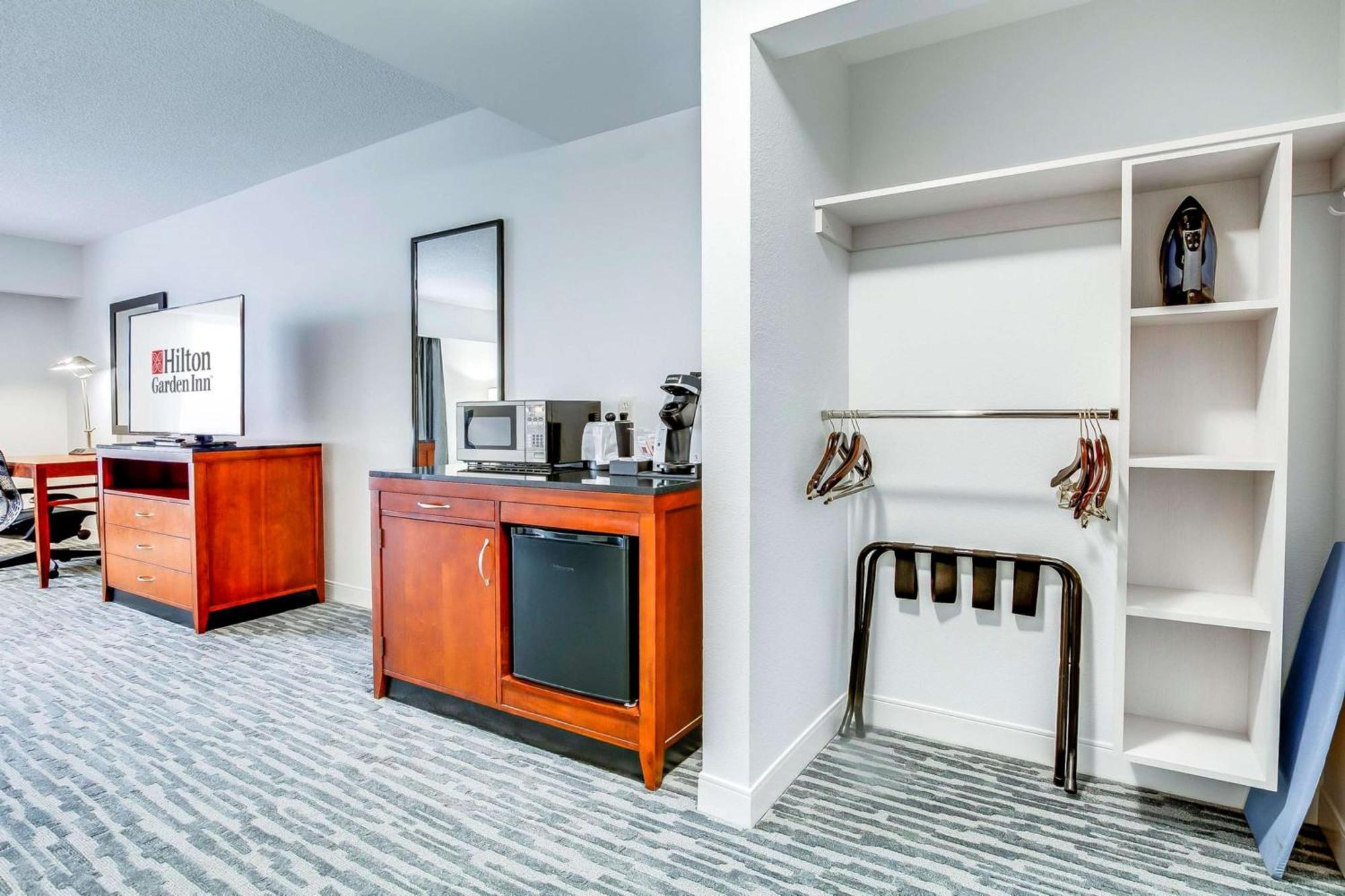 Hilton Garden Inn Louisville-Northeast Экстерьер фото