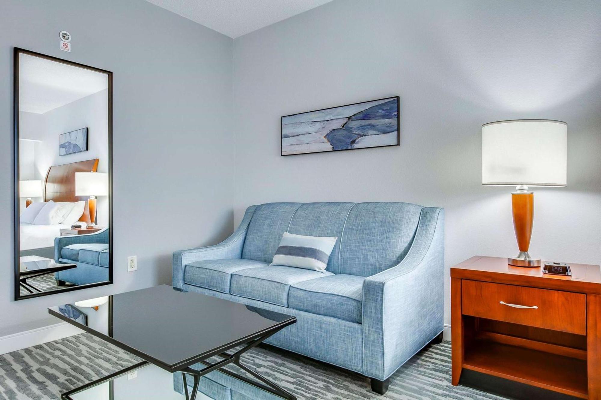 Hilton Garden Inn Louisville-Northeast Экстерьер фото